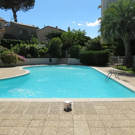 Apartment 2 Pieces Climatise Avec Garage A Sainte-Maxime