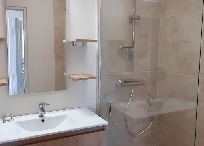 2p Refait à Neuf Avec Clim Et Garage, Piscine, Proche Commerces Et à - Fr-1-780-21 Appartement Sainte-Maxime