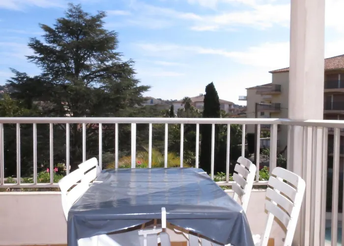 Appartement 2p Refait à Neuf Avec Clim Et Garage, Piscine, Proche Commerces Et à - Fr-1-780-21 *